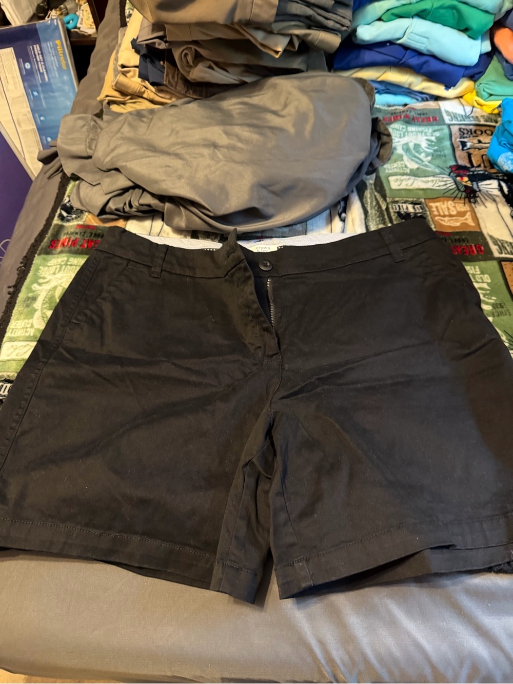 crown & ivy Black Flat-Front Men's Shorts